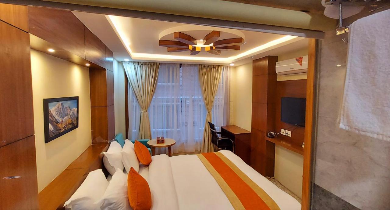 Hotel Yakroo Manang Catmandu Exterior foto