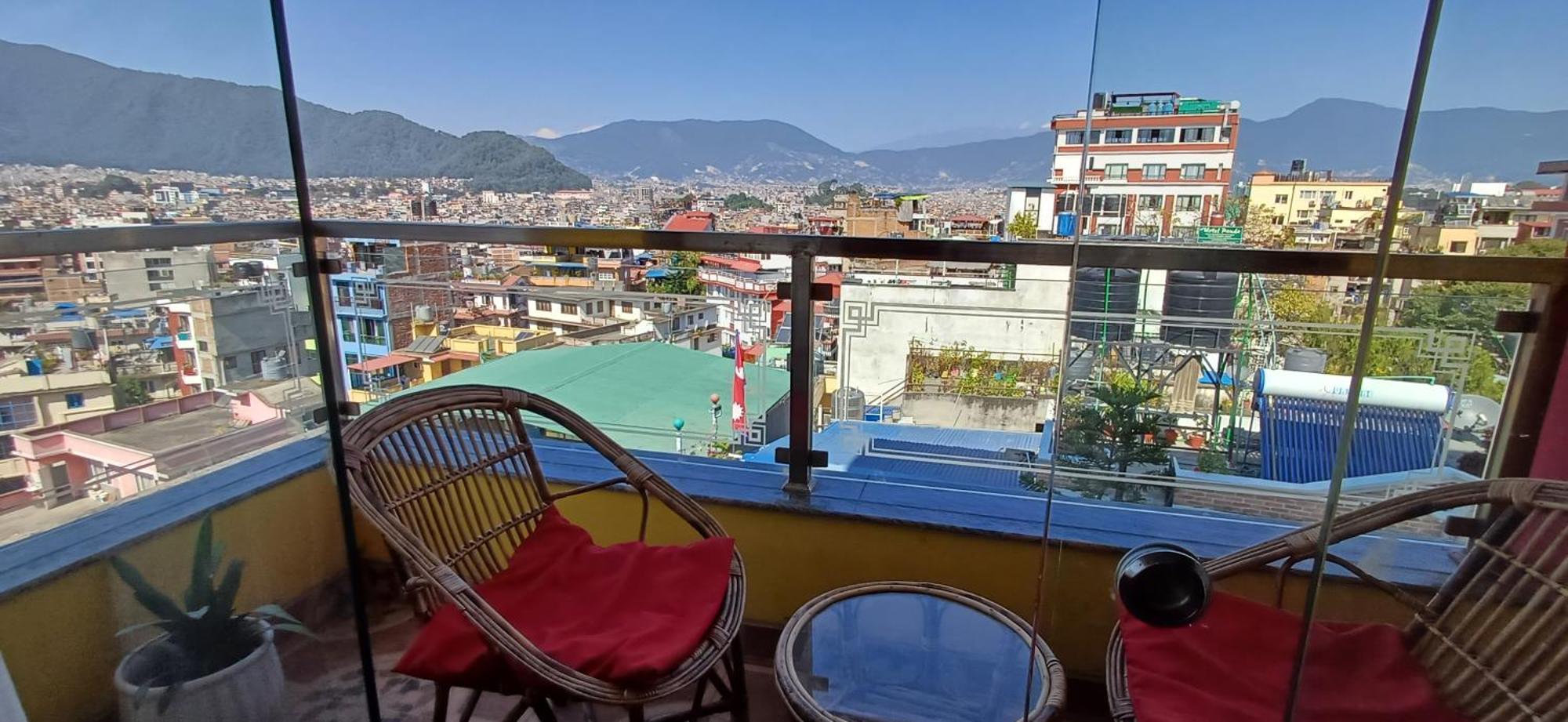 Hotel Yakroo Manang Catmandu Exterior foto