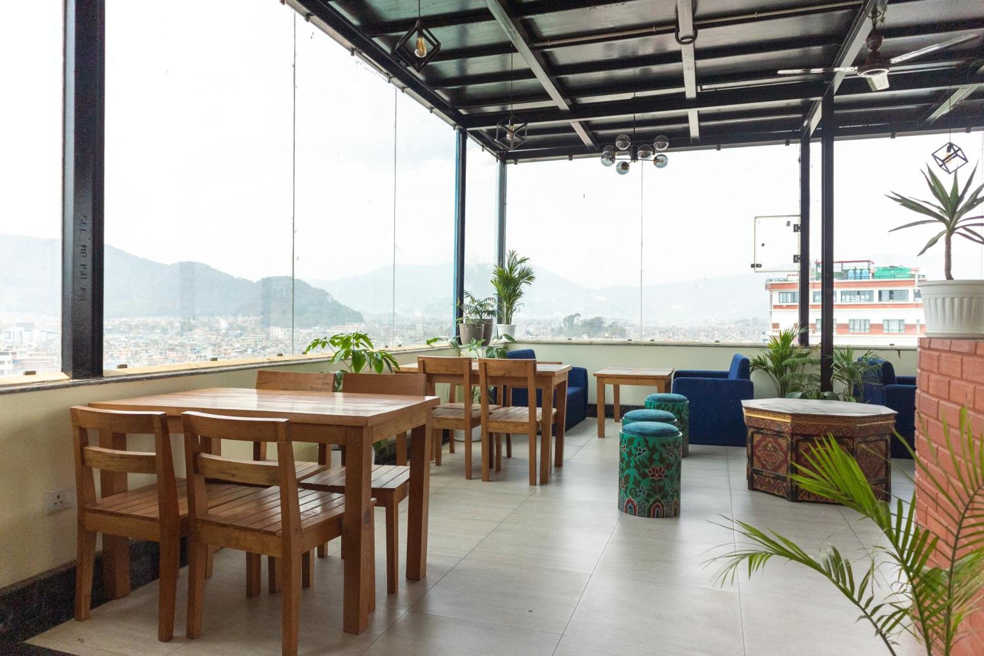 Hotel Yakroo Manang Catmandu Exterior foto